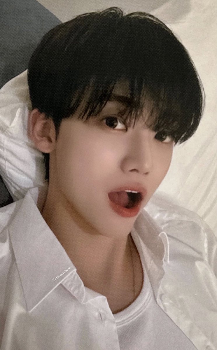 Zeronanajaem's tweet photo. 나르시시즘 #재민 향수 포카 스캔 https://t.co/OMwuXbh4Bs