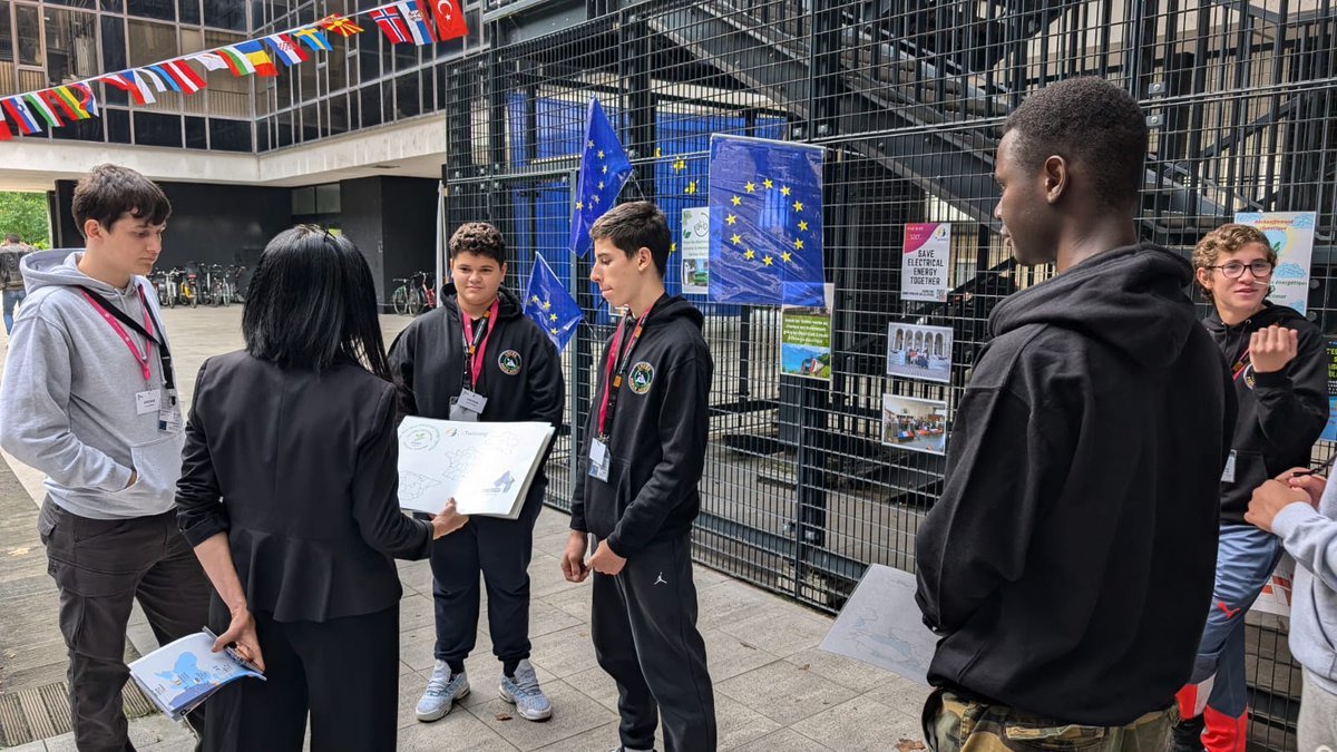 cap_elec's tweet photo. 🇪🇺 #ErasmusDays2024 au Rectorat de Grenoble : nos apprentis électriciens du Lycée Pablo Neruda brillent !
Projets hybrides #eTwinning & #ErasmusPlus #E2WMS & #PS2ET présentés 🌟
Partenariats européens, formation pro & impact
#VET #FormationPro https://t.co/wBtKf9eP5d