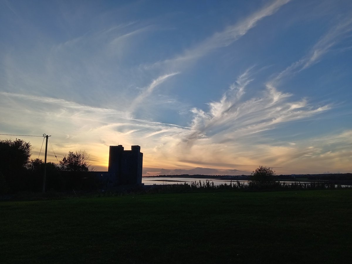 Sometimes it's good to just stop and look at the natural beauty around us #Oranmore