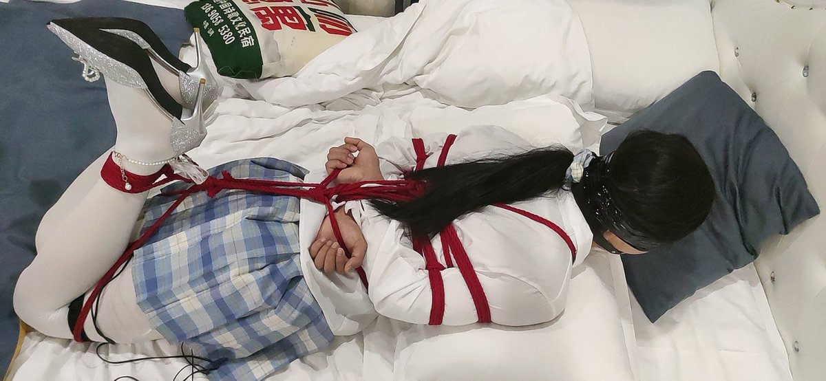 喜欢玩跳蛋的小男梁
#捆绑  #跳蛋  #小男梁