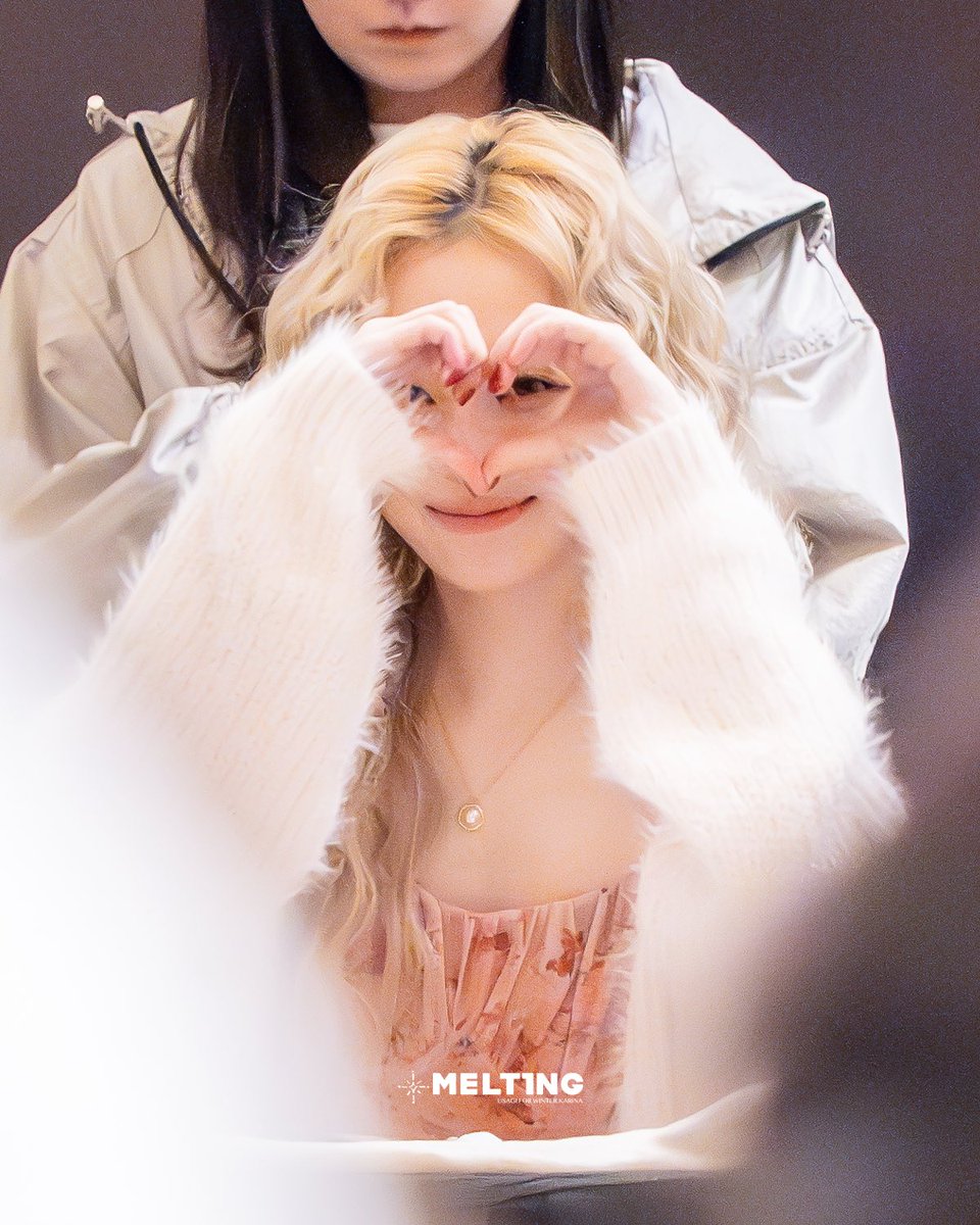 melt1ngg_'s tweet image. 20240923
🇲🇴🇲🇴
✌️🫶

#aespa #에스파 #aespawinter
#윈터 #WINTER #金旼炡 #김민정 
#kimminjeong