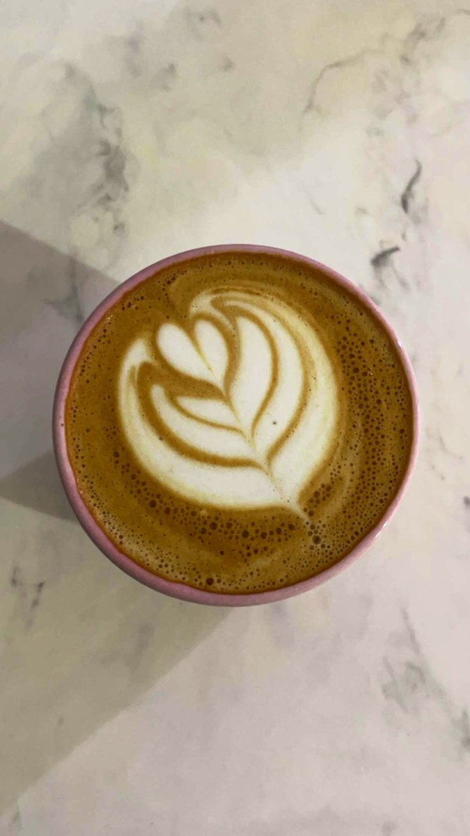 وخير صديق في هذا الزمان كوب قهوة ☕️ 

فلات وايت ☕️