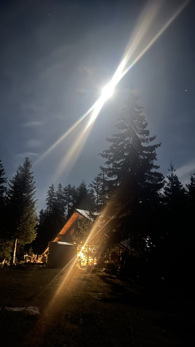 TomorDreshaj's tweet photo. 🏔️🌌🪵 https://t.co/3o21c4UpHU