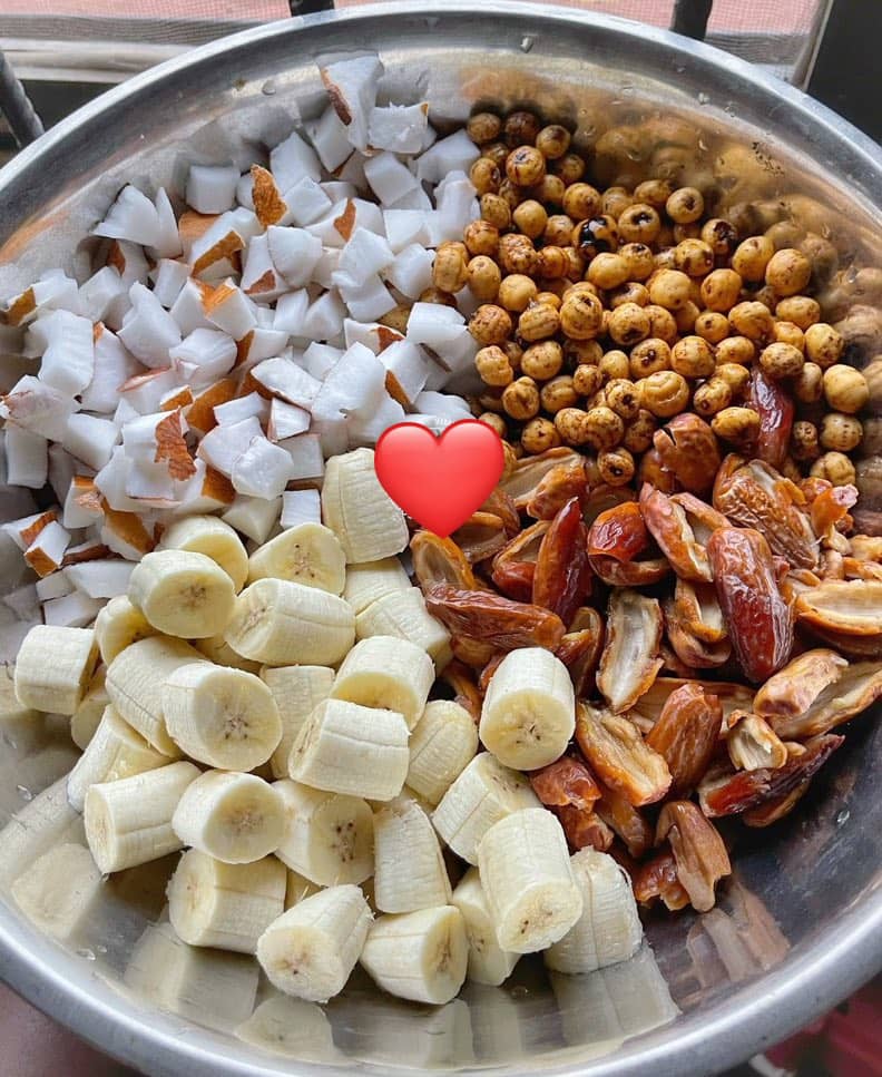 Choji_ES's tweet image. Your Secret Weapon for the Bedroom Game. 

1. Coconut – Enhances testosterone levels and boosts energy.

2. Honey – Improves stamina and supports increases libido.

3. Dates – Boosts libido and improves make you stay longer.

4. Ginger– Enhances circulation, supporting better…