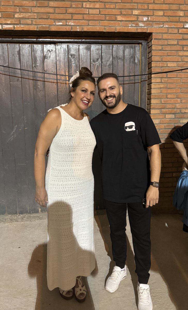 RafaelVivillo's tweet photo. Se me quedó en el tintero compartir por aquí este rato de arte con mi querida amiga María @npastorioficial siempre es un placer verla y compartir momentos de charla con ella y saber que siempre me recibe con tanto cariño💜
#niñapastori https://t.co/PF8KxuvVUJ