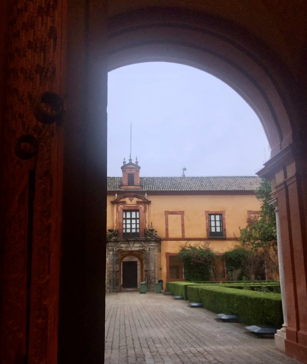 DigitalesSev's tweet image. Buenos días #Sevilla! 

Previo paso por el @ateneodesevilla nos hemos venido al @SevillaAlcazar para… nada, preparar unas cosillas…

#Escritores #Bloggeros #Influencers #Tuiteros #Fotoperiodista #CreadoresdeContenido… hoy es vuestro día! 

#PremiosDigitalesSevilla2024 #Seda24