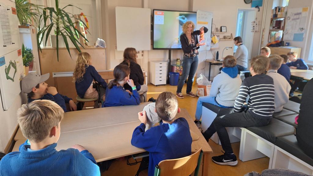 Today we are in class with our German friends learning about Potsdam. #Potsdam2024