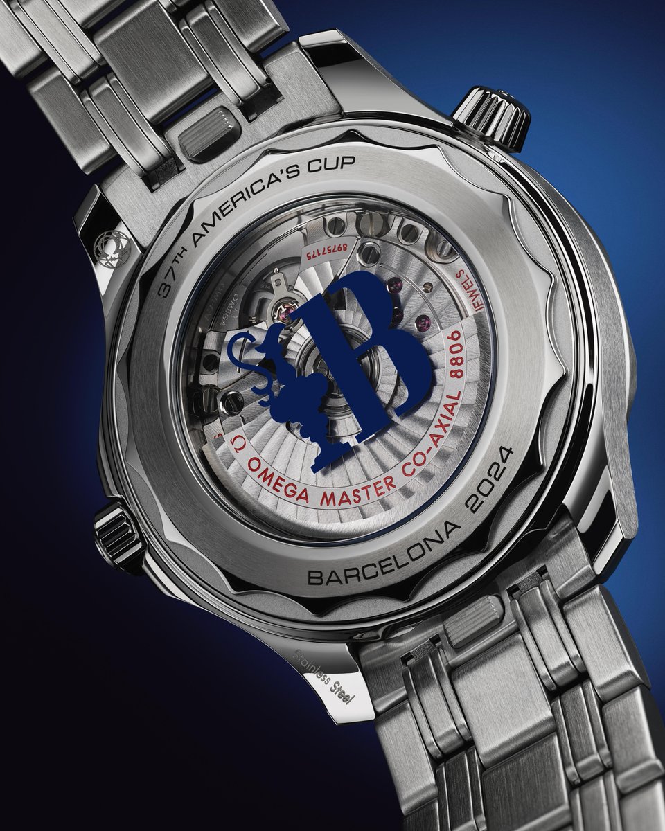 omegawatches's tweet image. The OMEGA Seamaster Diver 300M America’s Cup Edition features a striking 37th America’s Cup logo on the sapphire crystal caseback. omegawatches.com/AmericasCupSea…

#OMEGAOfficialTimekeeper 
#AmericasCup