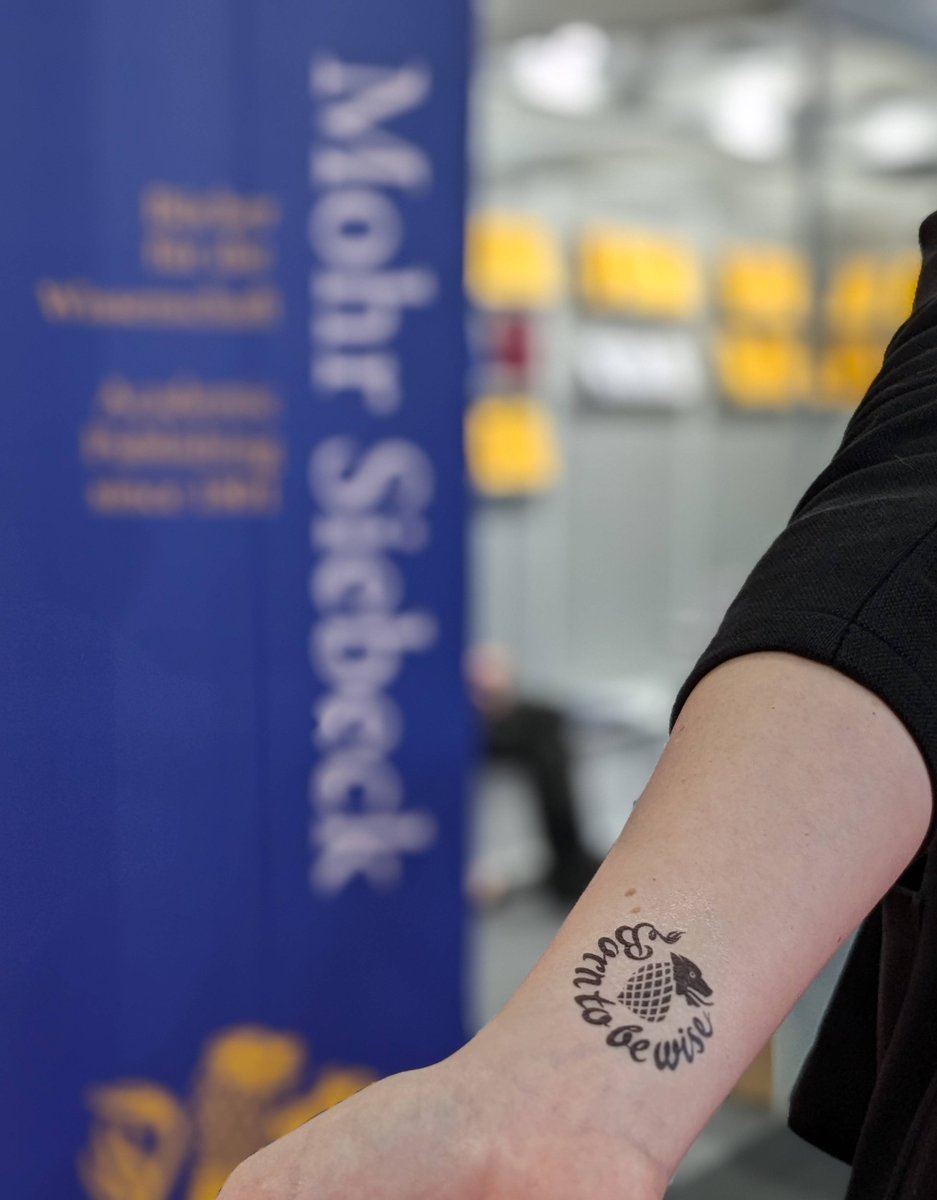 Day 1 of the Frankfurt Book Fair and we have our brand new "Born to be wise" tattoos (known from the cover of our second Mohr Kurier of the year) with us as a special goodie. Come by and get one at our booth in hall 4.0, booth D47! #bookfair