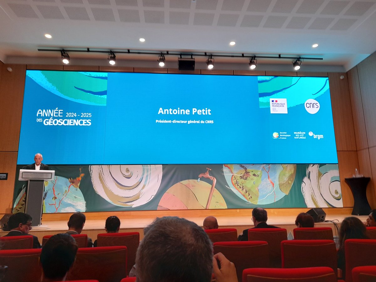 Ouverture de l'année des gėosciences à la maison du hand-ball de Créteil.