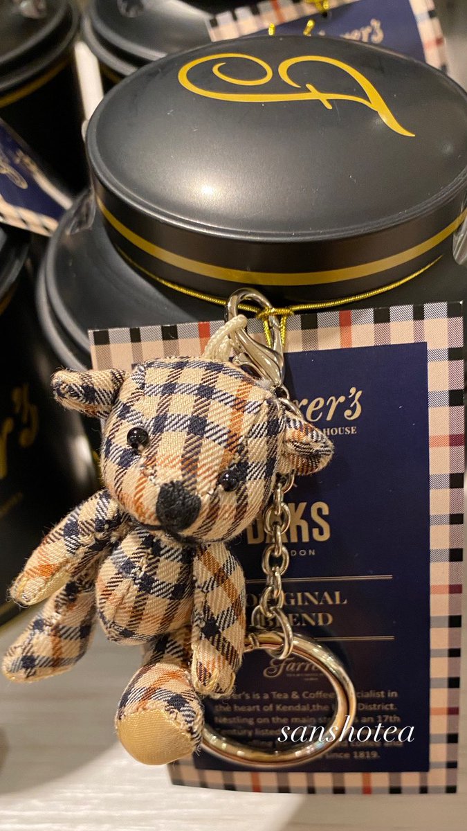 sanshotea's tweet photo. 今日から後半🇬🇧💂♂️
月曜でもう終わるなんて寂しすぎる🥲月曜までにまた行きたい🥹
DAKSベアーが可愛い🩵
ファーラーズ紅茶についてるベアーちゃん買うか悩む💦
#英国フェア2024
#英国ライフ
#阪急うめだ本店
#DAKS
#Farrers https://t.co/sxmH0W1p9D
