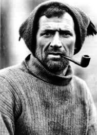 Tom Crean

One of the greatest Antarctic explorers. Unstoppable. Indefatigable. Constantly saving the lives of crew mates

He once marched 35 miles in 18 hours across an ice shelf powered by 2 biscuits &amp; a stick of chocolate to rescue a dying comrade

🎧: podfollow.com/dan-snows-hist…