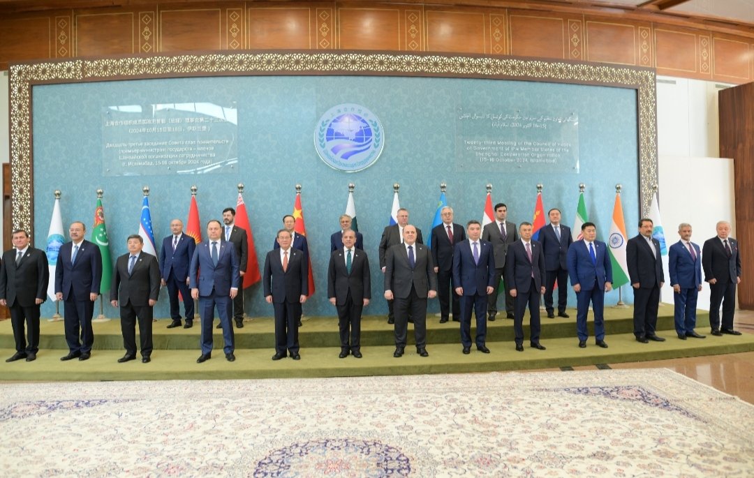 PakPMO's tweet photo. Family Photo of Heads of delegations of the 23rd meeting of SCO Council of Heads of Government (16 October 2024).
#SCOinPakistan https://t.co/3AI2vEaxYk
