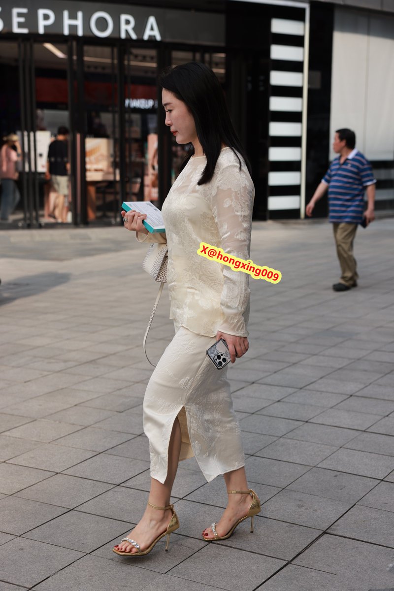 雍容华贵 优雅端庄的美熟女 https://t.co/E0EuclJnLk