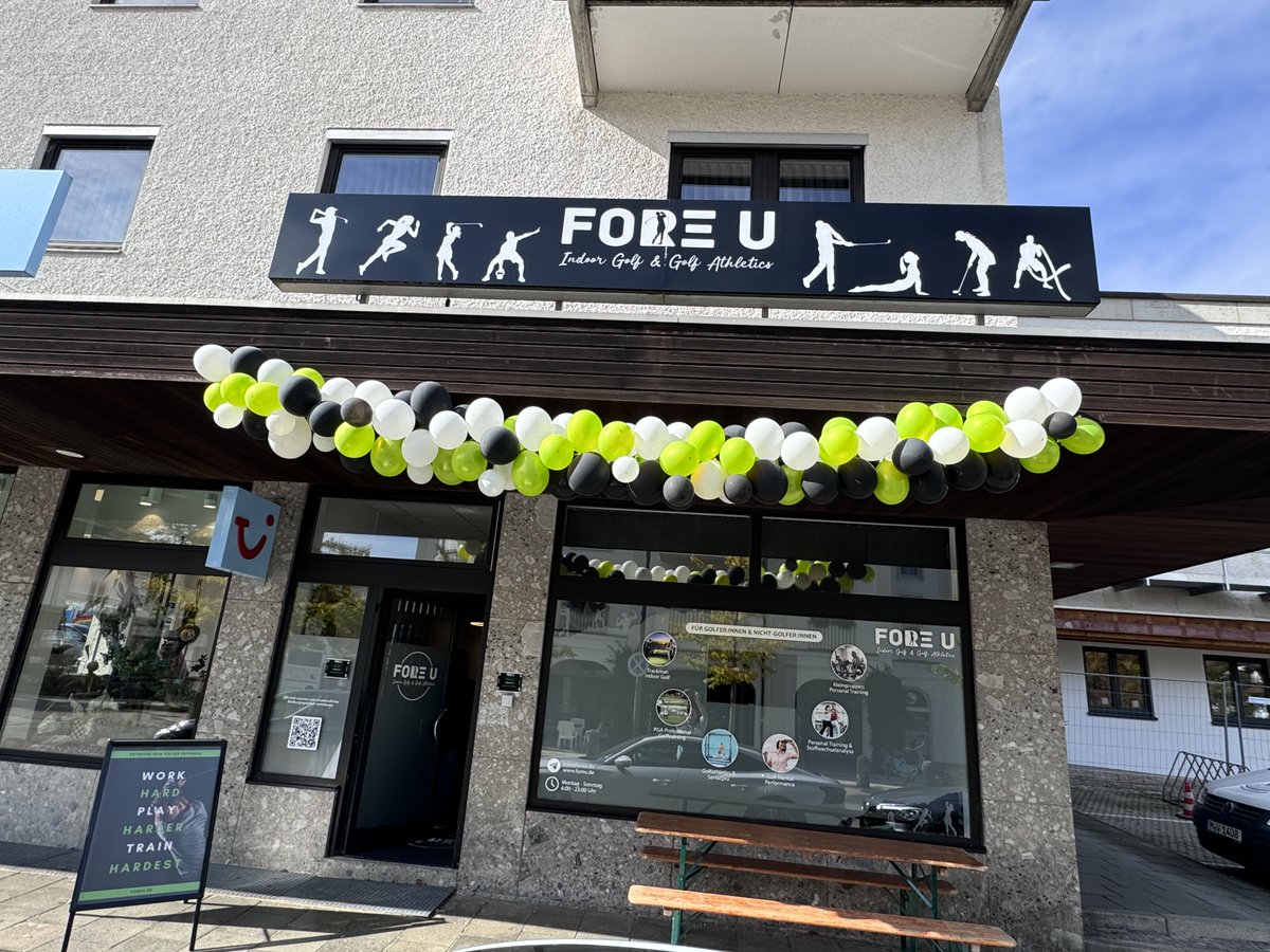First_Golf's tweet image. Das FORE U Indoor Golf &amp;amp; Golf Athletics Grand Opening war ein voller Erfolg!  Die glücklichen Gewinner haben Gutscheine und Sachpreise gewonnen, die bei unserer feierlichen Siegerehrung überreicht wurden.
Kommen Sie vorbei und spielen Sie Indoor Golf foreu.de