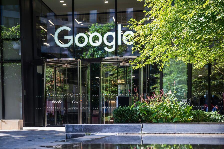 IA générative : Google commande des mini-réacteurs nucléaires pour alimenter ses data centers usine-digitale.fr/article/ia-gen…