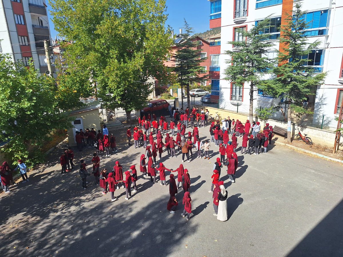 Bozkiriho's tweet photo. 13 Ekim Dünya Afet Risklerinin Azaltılması kapsamında okulumuzda deprem tatbikatı gerçekleştirdik. @TCKonyaValiligi @konyamem @konyaisgb @bozkrkymkmlk @BozkrMEM @muscan38 @pinkoo23 @DurdaneOlgun @Kasminci42 https://t.co/KVA0fSa6WB