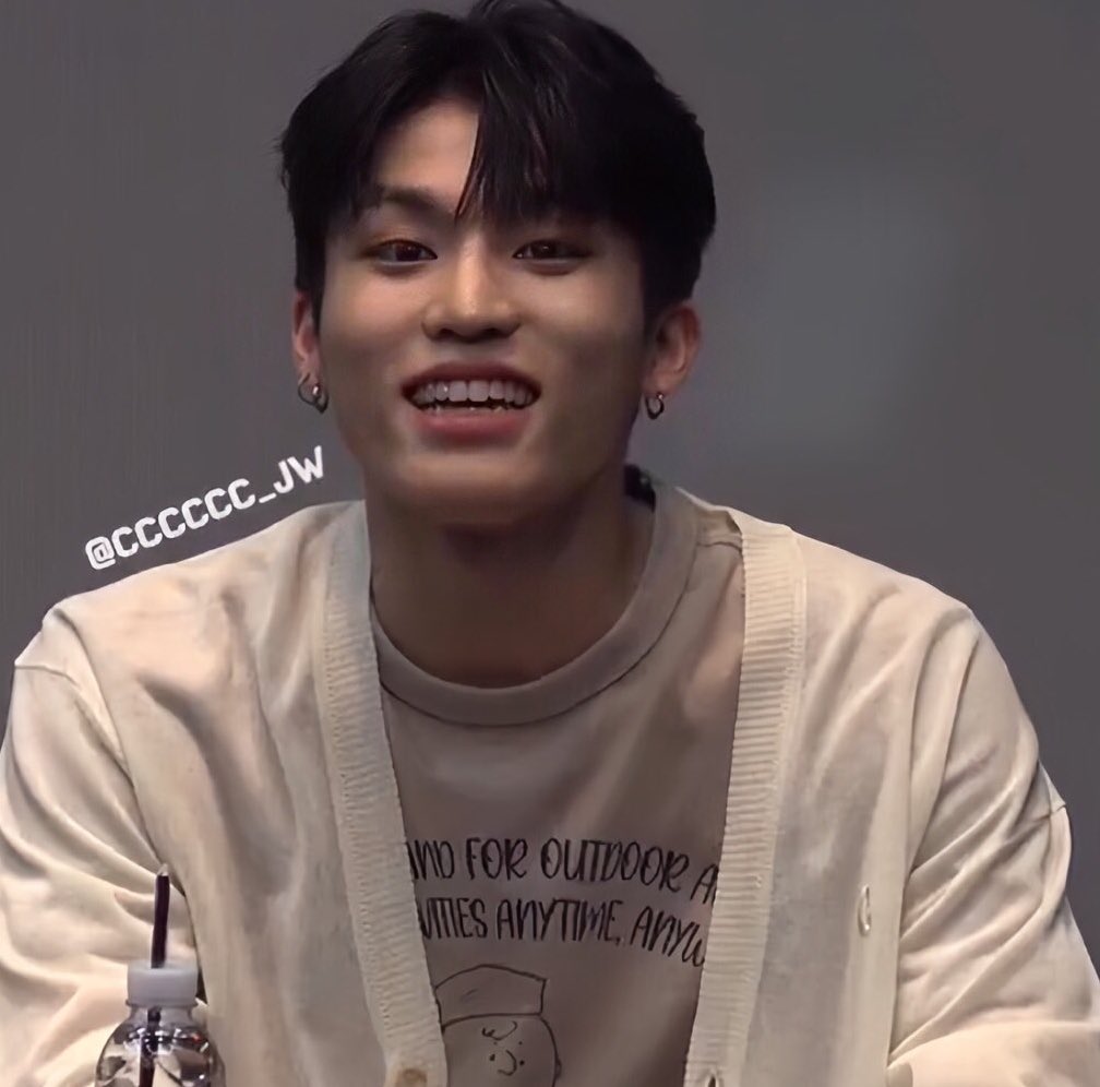 ใครผ่านมาขอคนละ 1 รีให้รอยยิ้มน้องจองอูหน่อยนะคะ🤲🏿🤍

I vote #treasure for Fans’ Choice - Male Award #2024MAMAVOTE