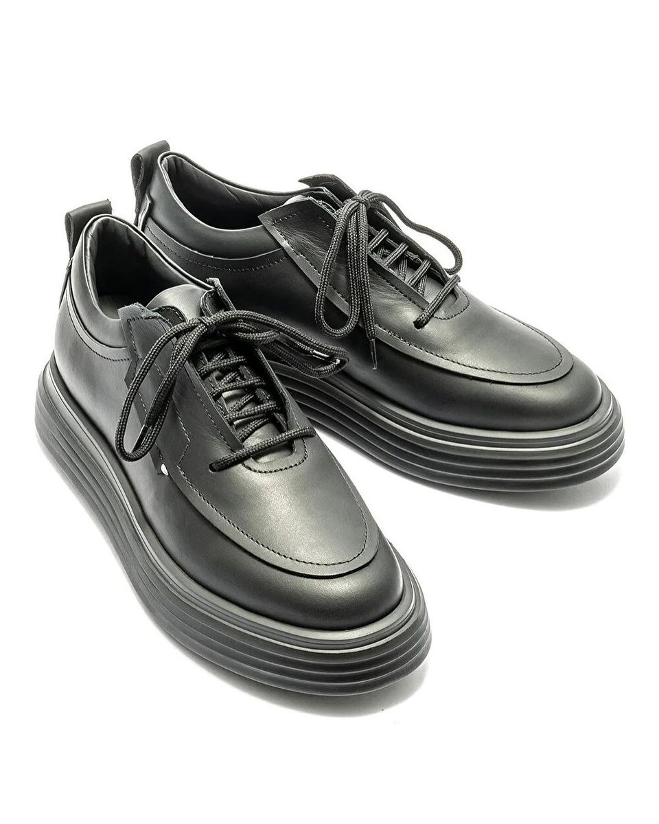 VetrinaTurkiye's tweet image. Antipode, geçmiş ve geleceği birleştirerek, şimdinin içinde zamanlar arası bir yolculuk sunuyor. Antipode, 2024 Sonbahar/Kış Koleksiyonu ile klasikleri yeniden tanımlıyor. #Antipode #VetrinaTurkiye