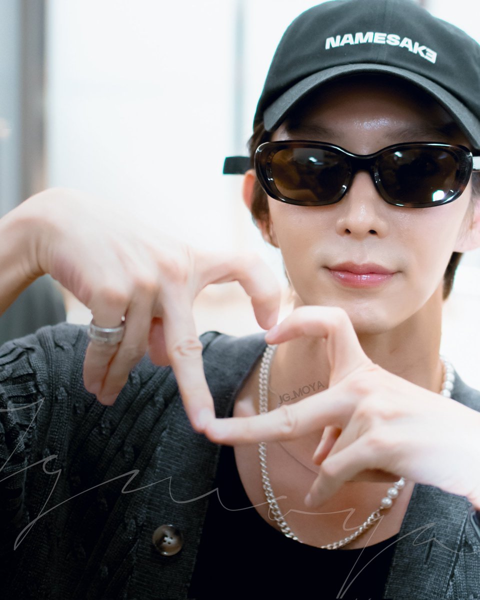 820417jg's tweet photo. @JGshock 🛬 241013 GMP Airport Arrival.

이준기 시그니처 포즈로 사진 마무리!

❤️ : @JGshock
📷 : @820417jg (JG_MOYA)
-
#이준기 #leejoongi #イジュンギ #李準基
#ACTOR_JG #JG_TONE #JG_STYLE_ #JG_MOOD

#평생행복하게함께하자 
#이준기와함께동행합니다 https://t.co/sqMwim34nW
