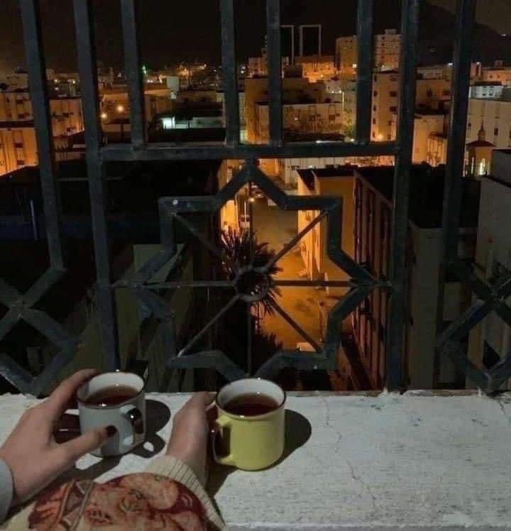 Lookahmed3's tweet photo. واعملَك بأيديا الشاي ، احكيلك فالليل حكاياتي.♥️" https://t.co/x4qJxx3tdW