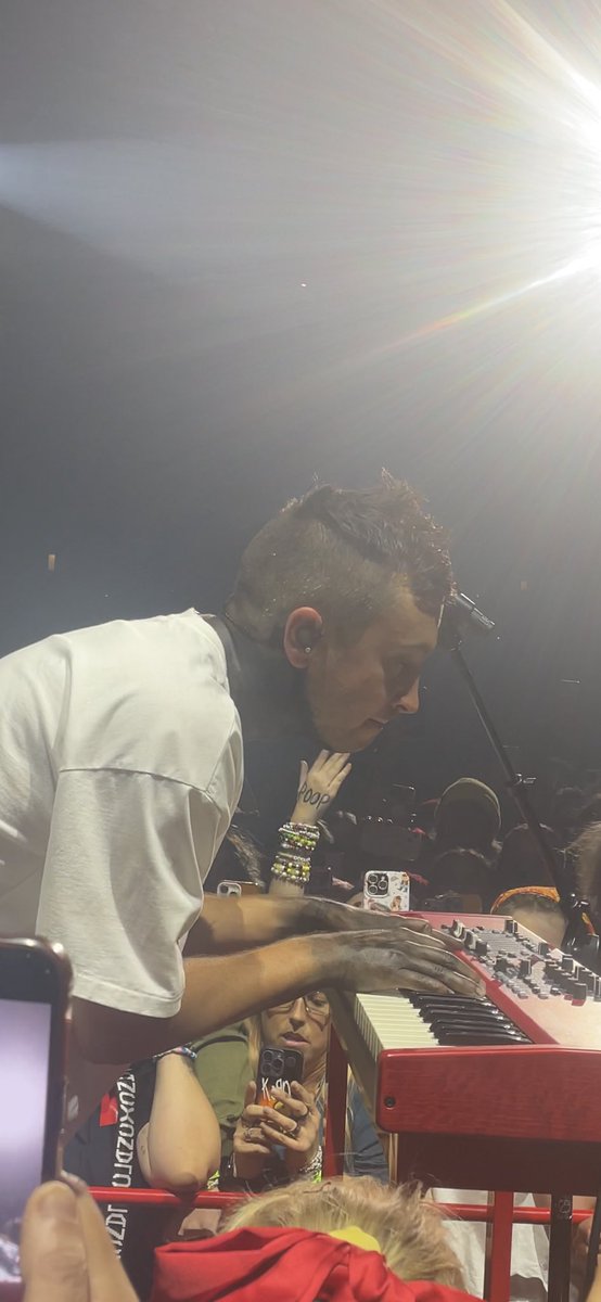 lightstakeme's tweet image. which one of you…