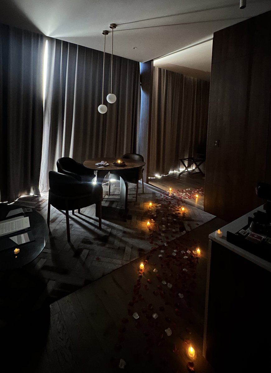 Lailanyysota's tweet image. que vivan los hombres que dan flores sin ser un día especial