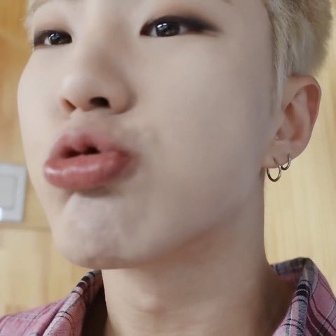ho5hi__kwon__'s tweet photo. 쥐부리를.             칵!!!!!!!!!!!!!!   부여잡고싶음
한껏 튀어나온 쥐부리가 넘넘 커여브다 https://t.co/cNnFkoKg4i
