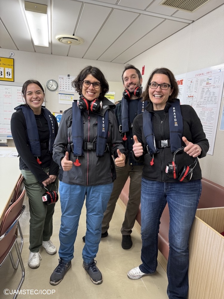 10/8 (Tue) #Coring continues smoothly! 
1 co-chief, 1 outreach officer &amp; 2 logging staff scientists changed place with a new co-chief. 
A live webcast with 6th graders in Kochi, Japan was a great success, with lots of questions from the students!  
#IODP #JTRACK #Chikyu #JAMSTEC