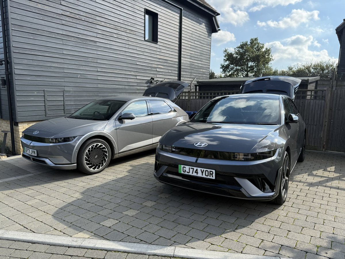 _davelucas's tweet image. Loving my new #Hyundai #ioniq5 #nlines apart from the new #cheap designed #keyfob. Also how do you adjust the #regen now when in auto? @Hyundai_Global @Hyundai_UK