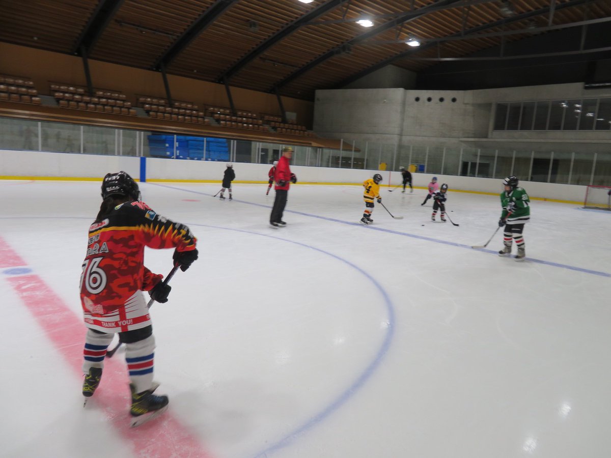 vfsc2017's tweet photo. 昨日の
#アイスホッケー スクール🏒🧊
少ない人数ではありましたが、充実の時間を過ごしました👍
このスクールをキッカケに、サッカーとアイスホッケーの二刀流⚔️の子も⚽️🏑
お申込みは→https://t.co/e3n28GdMgE
#vfsc #vfk https://t.co/dt0V9EOnYX