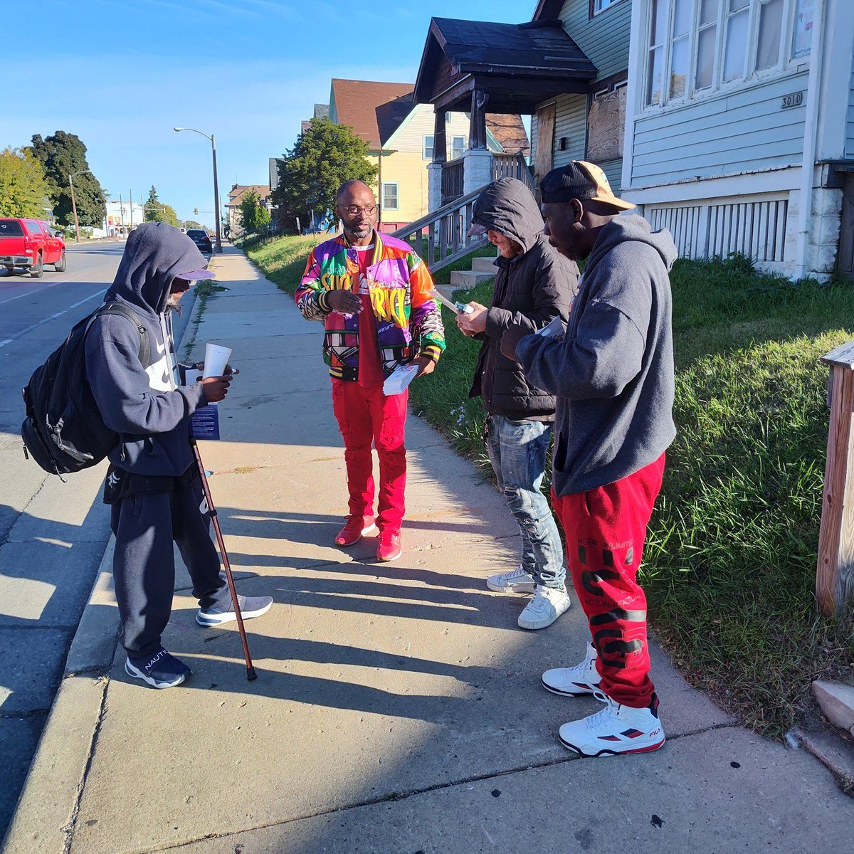 BehizyTweets's tweet photo. Patriots in Wisconsin are doing something totally unprecedented right now. A project called "Move The Needle" is going door-to-door in black neighborhoods in Milwaukee, educating black voters on why they MUST vote for Trump

... And IT'S WORKING https://t.co/B3Xbj6T6n0
