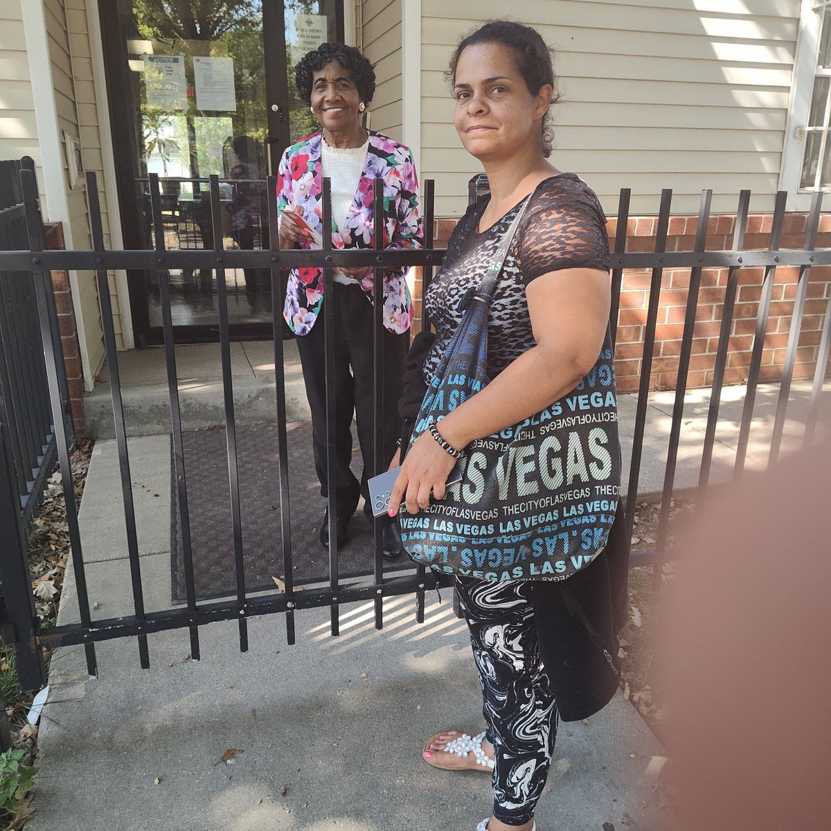 BehizyTweets's tweet photo. Patriots in Wisconsin are doing something totally unprecedented right now. A project called "Move The Needle" is going door-to-door in black neighborhoods in Milwaukee, educating black voters on why they MUST vote for Trump

... And IT'S WORKING https://t.co/B3Xbj6T6n0