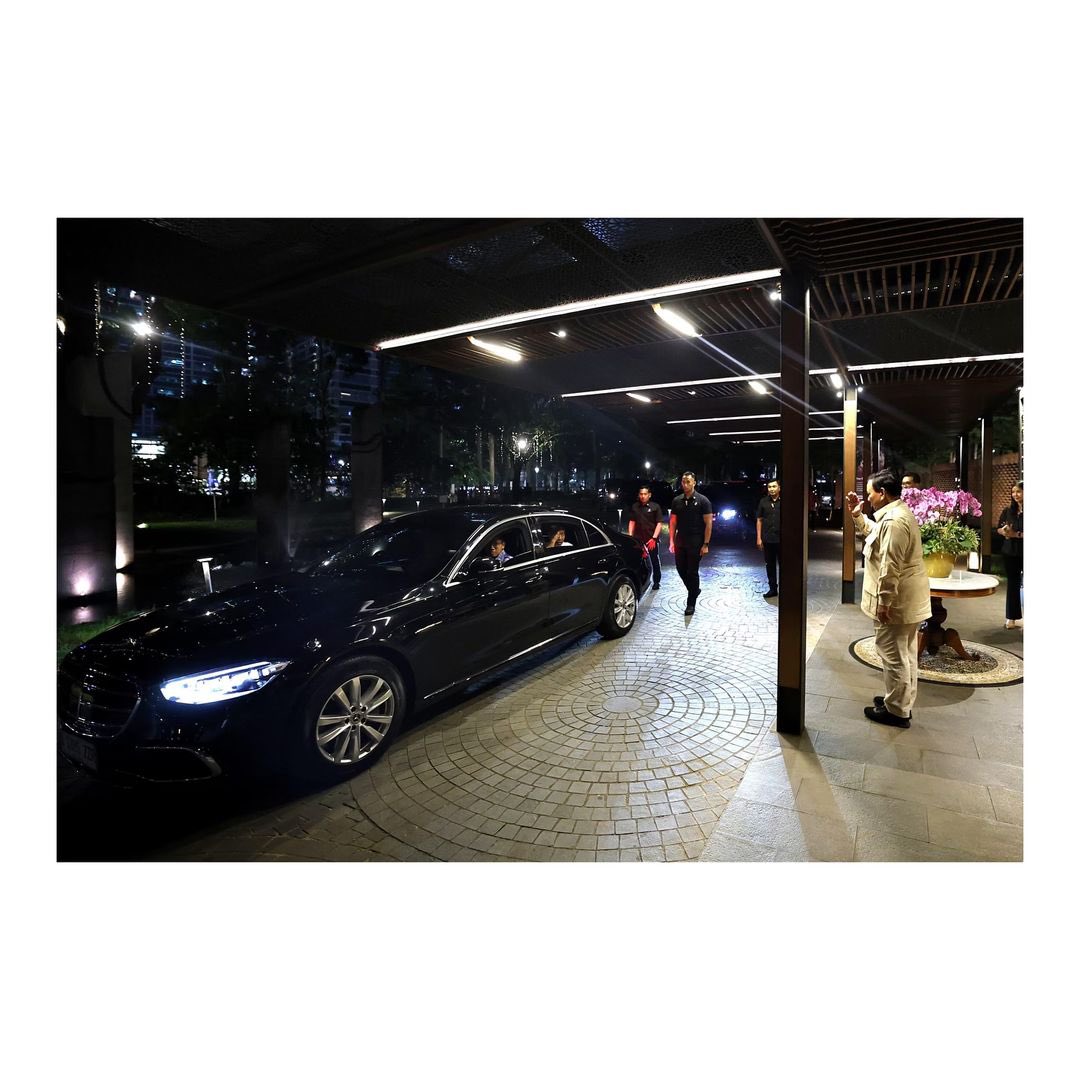 Makan malam dan diskusi bersama Presiden <a href="/jokowi/">Joko Widodo</a>, kami saling bertukar pikiran berkaitan dengan kepentingan negara, bangsa, dan rakyat Indonesia.