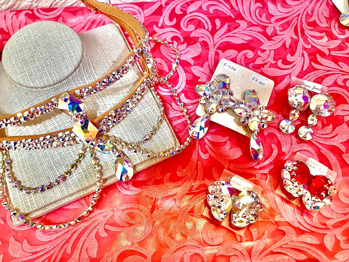 お知らせです🌷

𝑩𝒆𝒍𝒍𝒊𝒔𝒔𝒊𝒎𝒂 𝑭𝒊𝒐𝒓𝒆 （ベリッシマ　フィオーレ）という
Fioreのプレミアムラインをつくりました╰(*´︶`*)╯♡

アクセサリーに豪華にスワロフスキーを使用しています！
この機会にぜひご覧くださいませ(●´ω｀●)

＃社交ダンス　#アクセサリー　#ハンドメイド