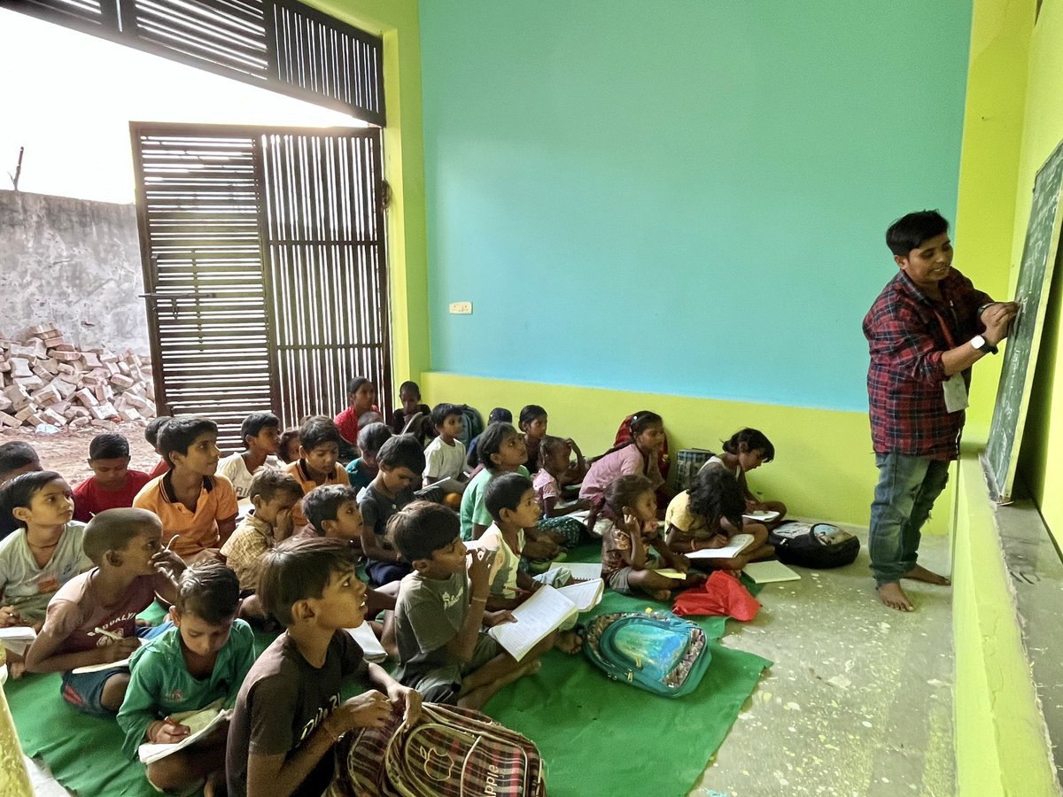challengersgut's tweet image. When you educate a child, you empower a whole community. 🙌📚🎒
Regular Classes of Challengers Ki Pathshala, Center - Ghaziabad. 
#regularclasses #learningisfun #empowerment #education #childrights #Challengers_Ki_Pathshala #Team @challengersgut