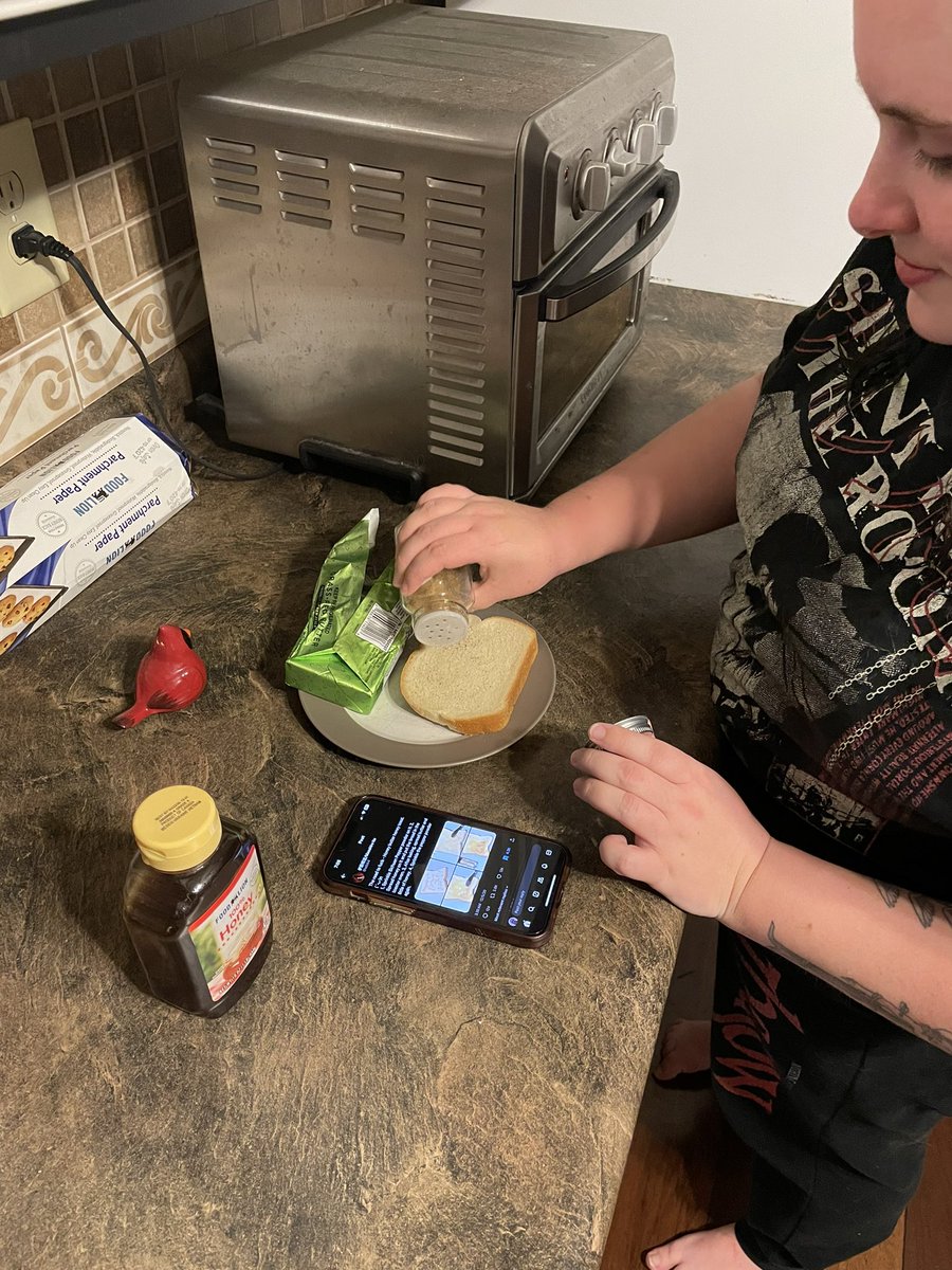 GlitchWitchJPG's tweet image. Made the Masahiro Ito fuck toast in honor of Silent Hill 2 Remake Release