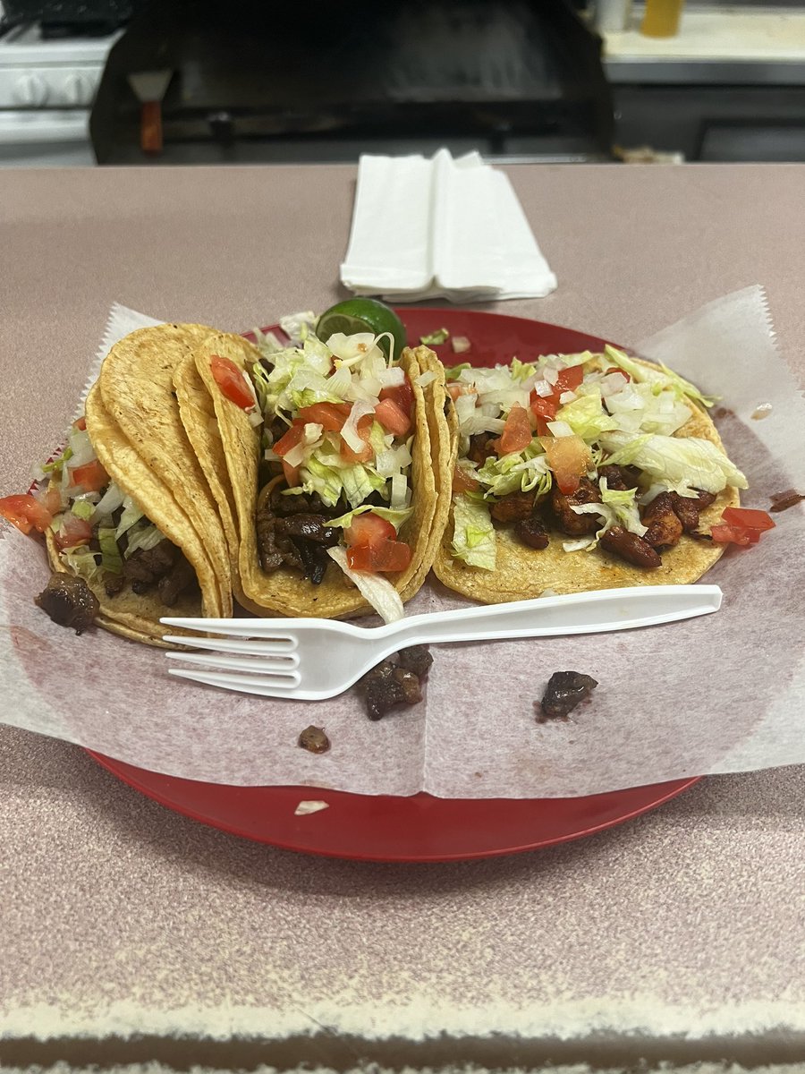 lumbjackwharfie's tweet image. good tacos, loaded with meat, with double corn tortilla, for $2.75 each, from a man who goes the extra distance to be a good steward of the community

beautiful. come spend money here