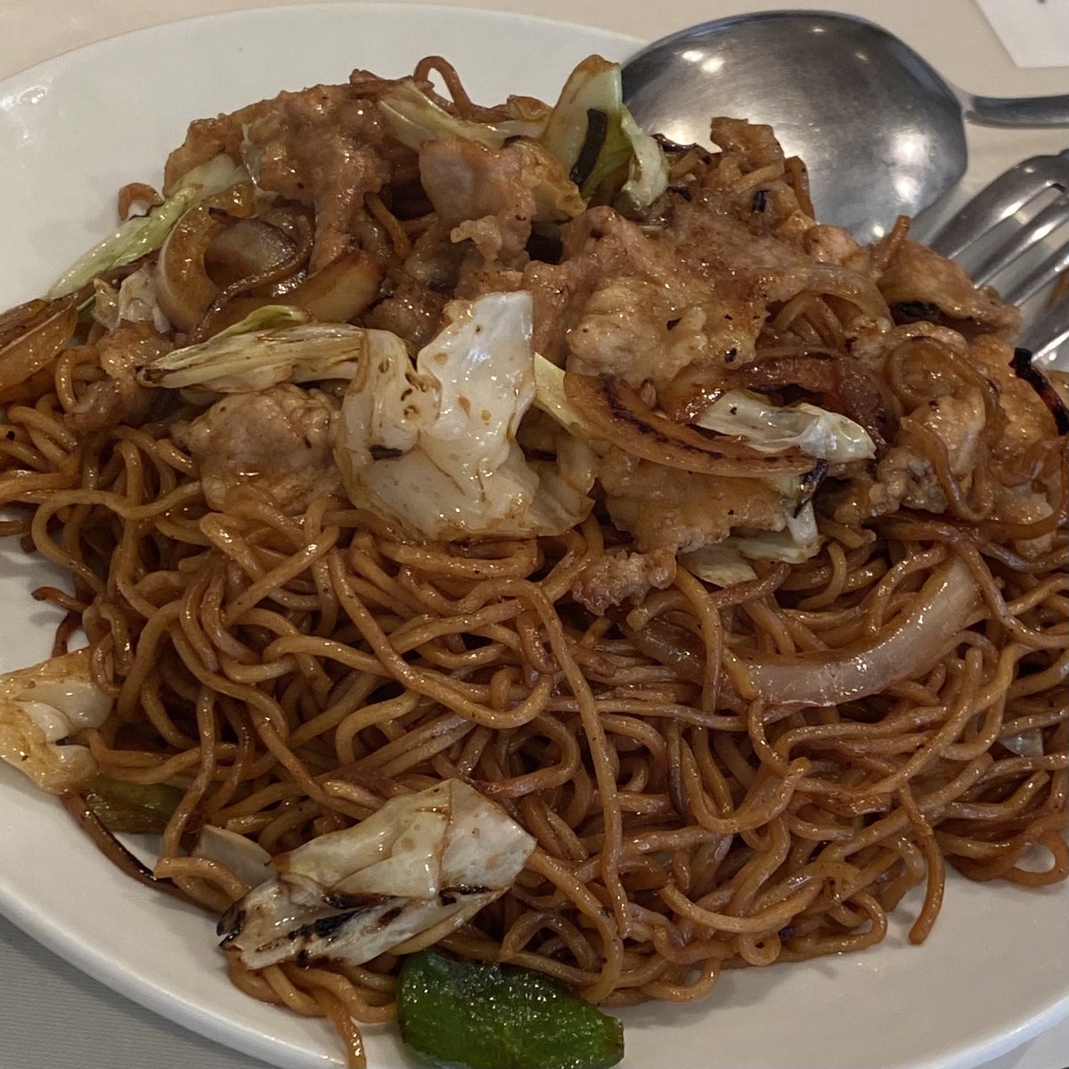 kambehiroaki's tweet photo. #梅林 
#東京都品川区 #五反田駅
#肉ソース焼きそば
#チャーハン
#町中華
#ランチタイム #お昼ごはん
#梅林と書いてめいりんと読む
#本気と書いてマジと読む

#定食部部長 https://t.co/7chEihZOti
