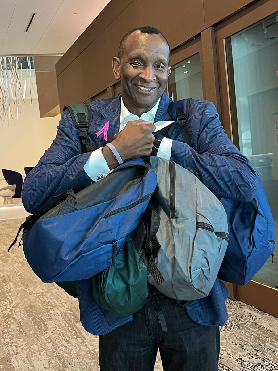 ComfortCases's tweet image. Celebrating 12 years of bringing dignity and hope to children experiencing foster care with the good humans of @CapitalOne! 🌟🎒

200 people gathered to pack 200 #ComfortCases and have a wonderful fireside chat with @RobScheer6! 👏🎙️