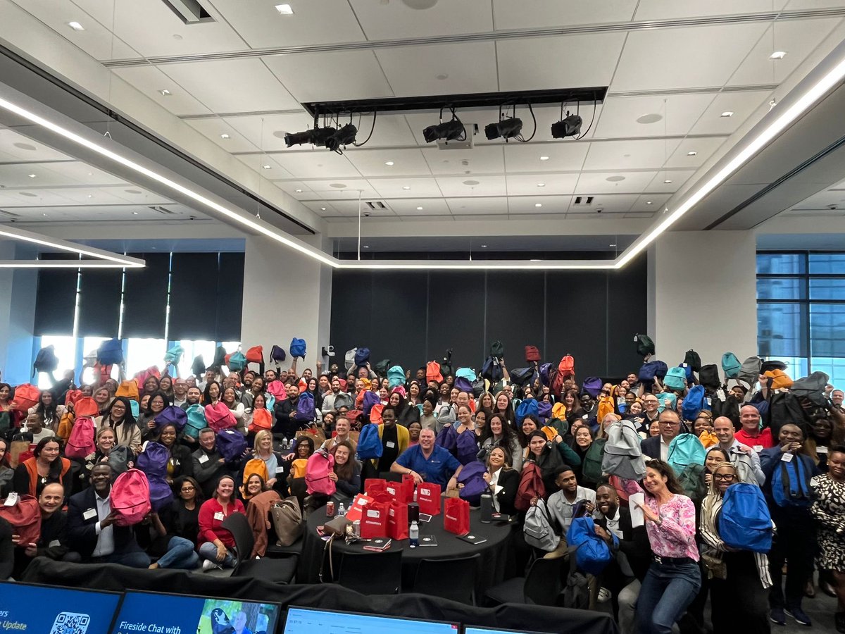 ComfortCases's tweet image. Celebrating 12 years of bringing dignity and hope to children experiencing foster care with the good humans of @CapitalOne! 🌟🎒

200 people gathered to pack 200 #ComfortCases and have a wonderful fireside chat with @RobScheer6! 👏🎙️