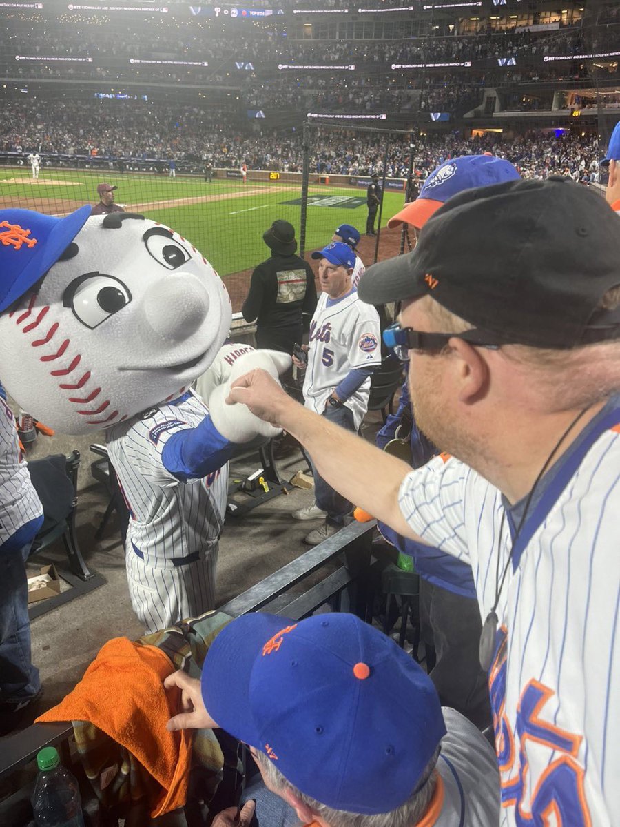 barstoolsports's tweet photo. Put it in da mudderfucking books @NjTank99 https://t.co/PKGAsXDVfv