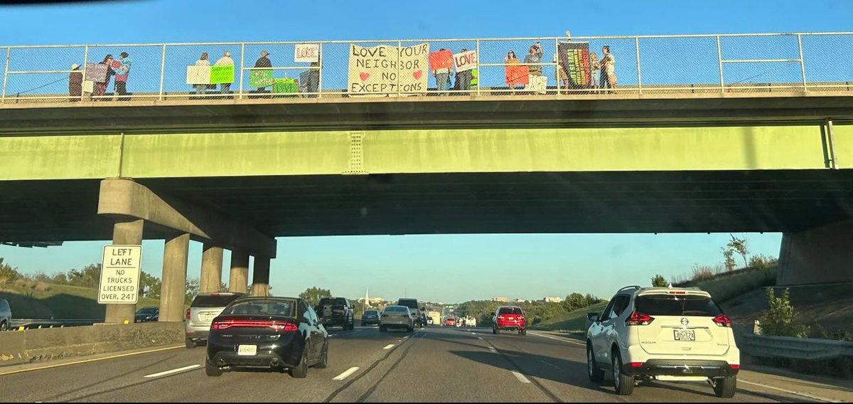 bell4mo's tweet image. This is more like it ❤️
#Loveyourneighbor #noexceptions