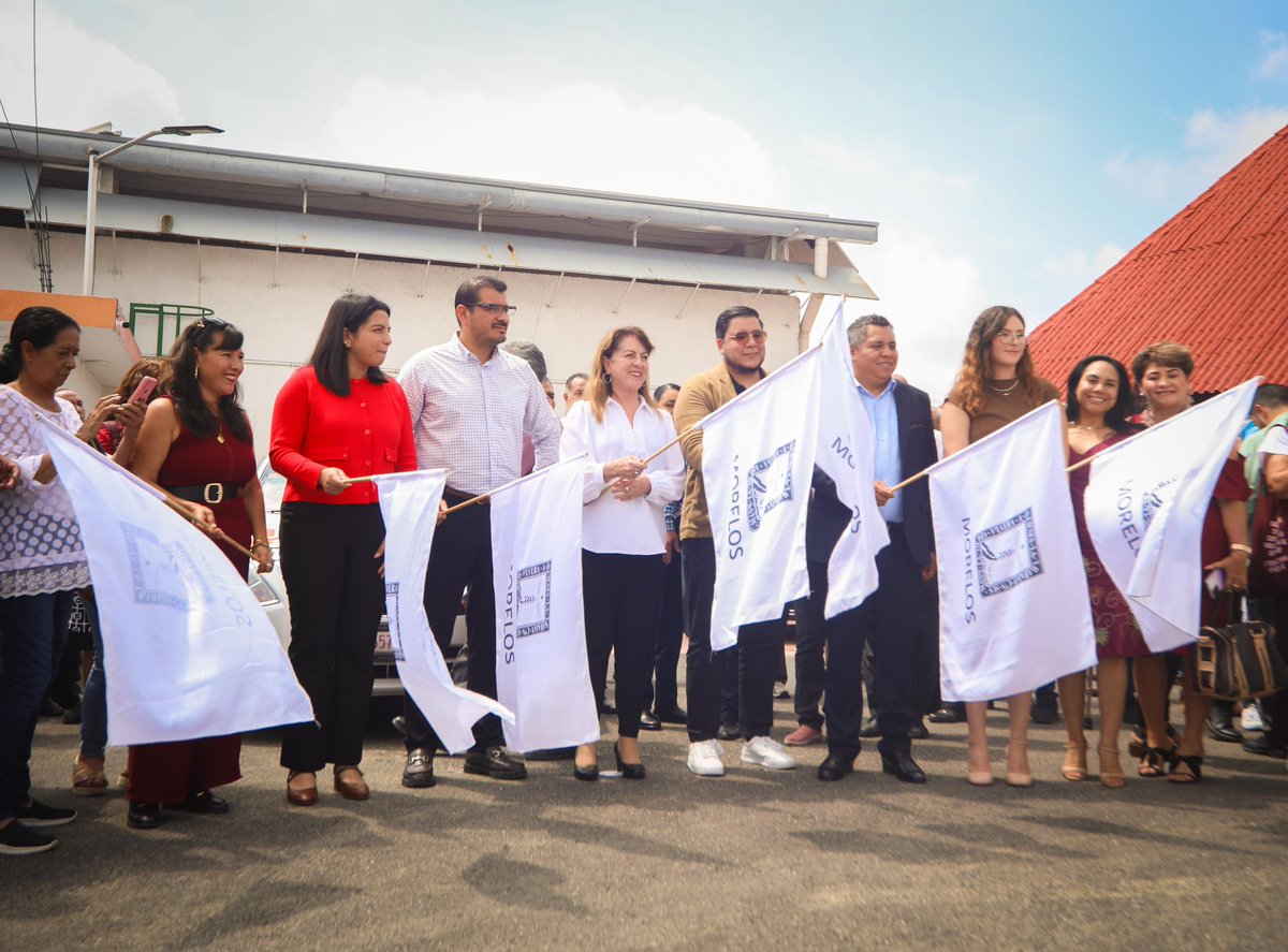 El Programa “Viaja Segura”, implementado entre la Coordinación general de Transporte y la Secretaría de las Mujeres, vela por la seguridad de las mujeres a través de 1,800 unidades de taxi operadas por un conductor certificado que garantizarán un servicio seguro, digno y