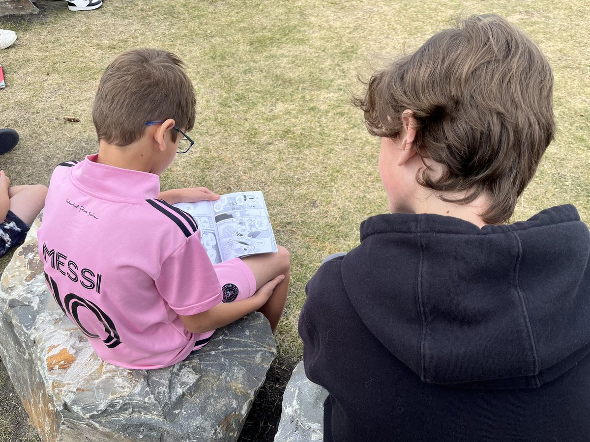 Enjoying some time outside reading with some lovely Junior High folks today! Thanks <a href="/CloverBarJH/">Clover Bar Jr High</a> for making our day! <a href="/MillsHaven/">Haven Mills</a>