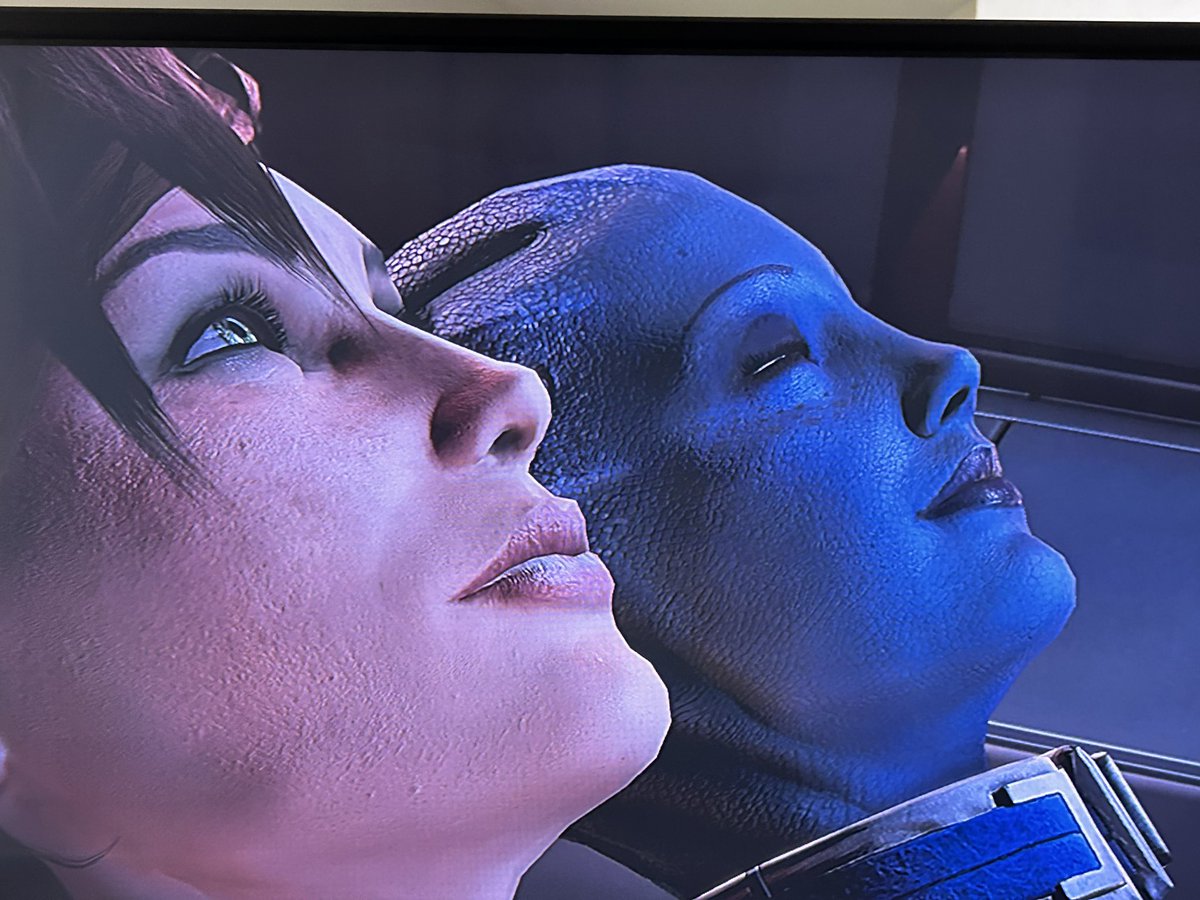 ginaLayers's tweet photo. Happy international lesbian day #MassEffect ❤️ https://t.co/pMfp5DbDlc