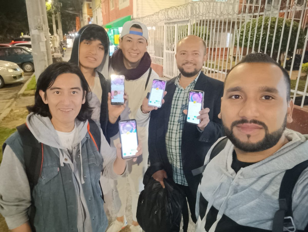 GRaids80's tweet photo. Disfrutamos mucho la #HoraDestacada de #slowpoke #galar un abrazo a los que nos acompañaron y los esperamos mañana para atrapar todos los #zamazenta cerca de portal 80 y parque San Andrés, toda la info aquí https://t.co/LOPVKOEon3 #shiny #legendaryhour #Pokemon #PokemonGO https://t.co/03HwYotu0y