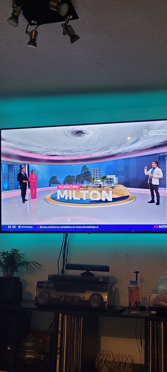 nico01D's tweet photo. Increíble la tv le da más importancia al huracán en EEUU q a lo q está pasando en #gaza #GazaGenocide
Pone esto para no referirse a lo de #HermosillaChadwickPiñera y toda la red.
#CHVNoticias #tvmiente #tvencubre https://t.co/o28HcrnC3W