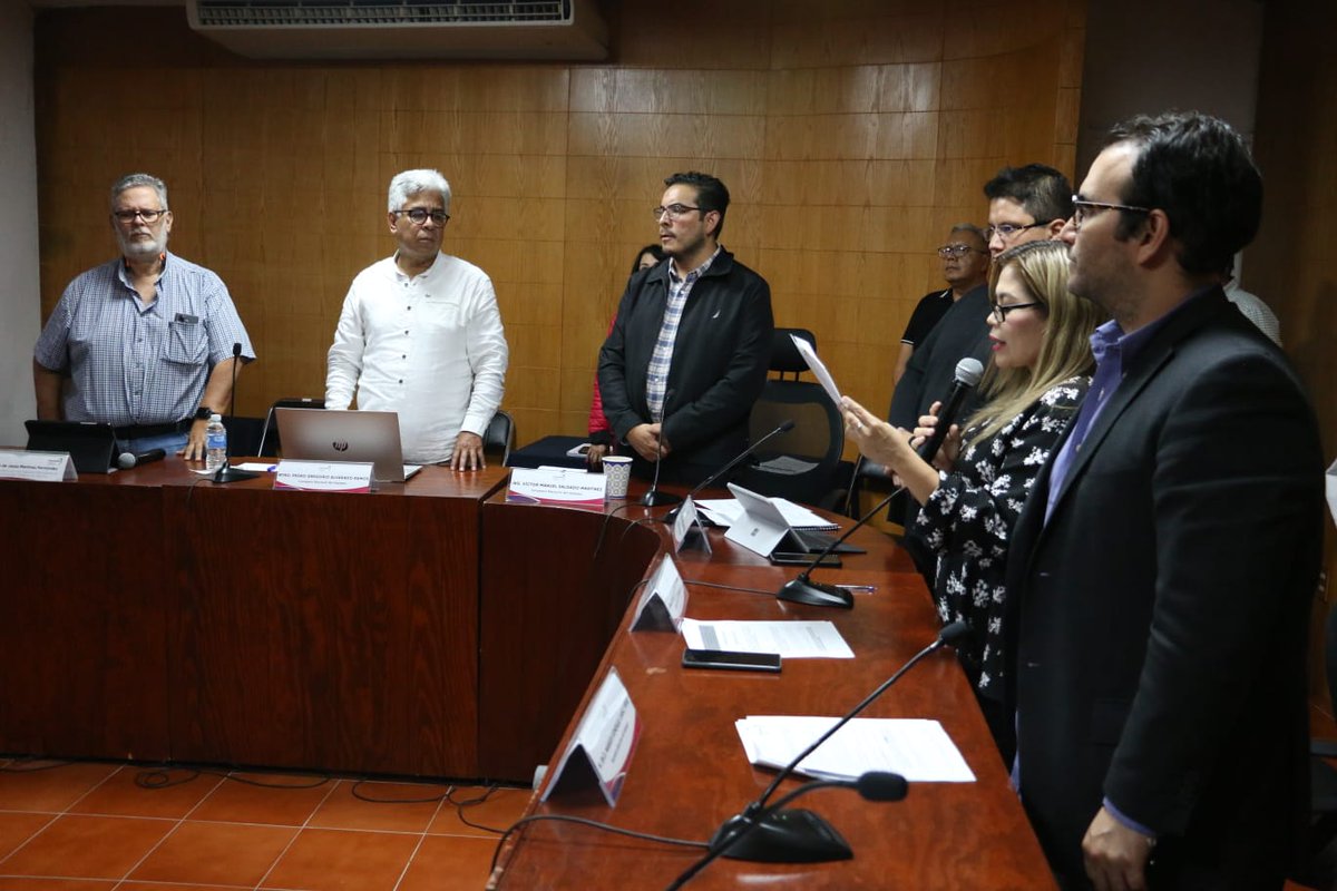 impepac's tweet photo. ℹ️ La consejera electoral y presidenta de la Comisión de Fortalecimiento de la Igualdad de Género y No Discriminación en la Participación Política del Impepac, @ElizamarGuti, le tomó protesta como Secretario Técnico a Francisco Martínez Fernández, titular del área de Género. https://t.co/2vpwpYAxIn