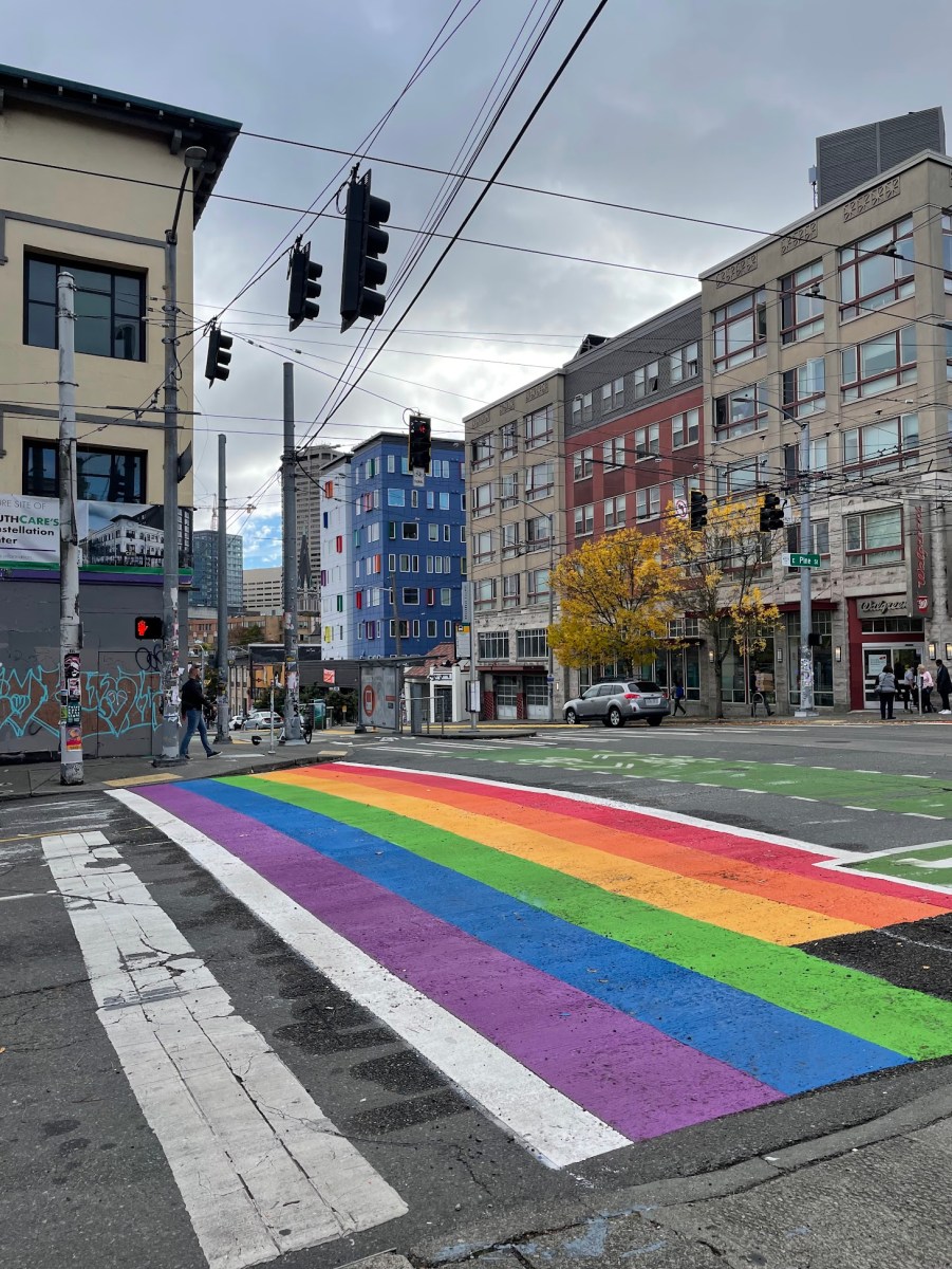 The vandalized Broadway Pride crosswalk is rainbow bright again capitolhillseattle.com/2024/10/the-va…